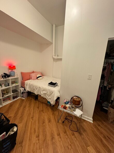 Building Photo - 738 N Clark St