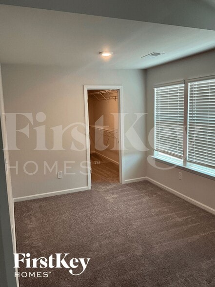 Building Photo - 421 Stonefence Dr