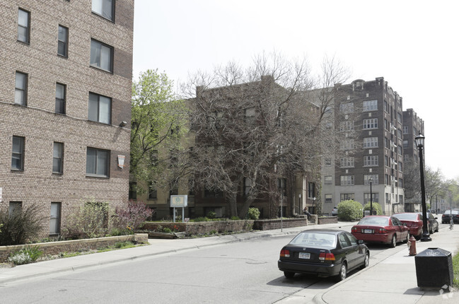 Primary Photo - Secombe Apartments