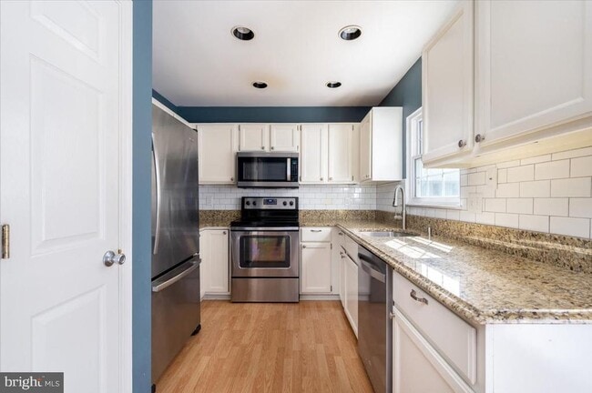 Building Photo - 2209 Commissary Cir
