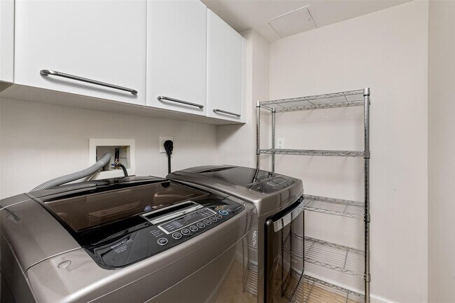 Building Photo - 45 Hendricks Isle