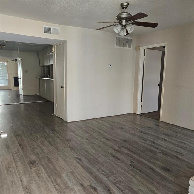 Building Photo - 2100 Wilcrest Dr