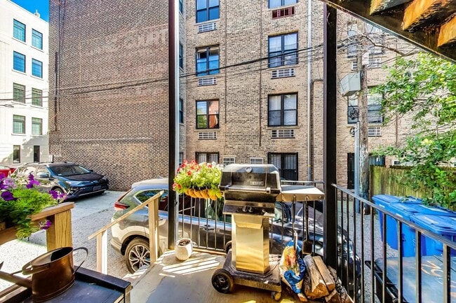 Building Photo - 2052 N Orleans St