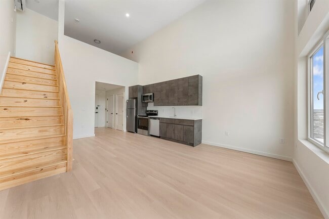 Building Photo - 1 Mallory Ave