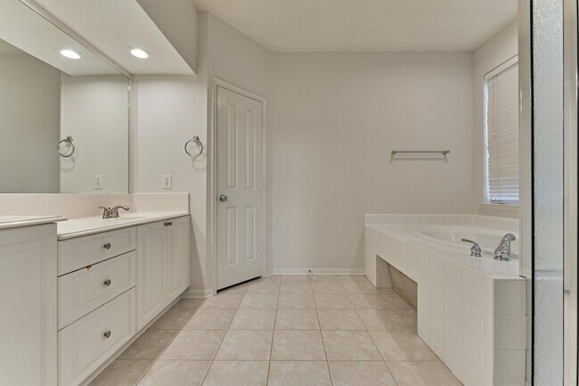 Building Photo - 89 N Apple Springs Cir