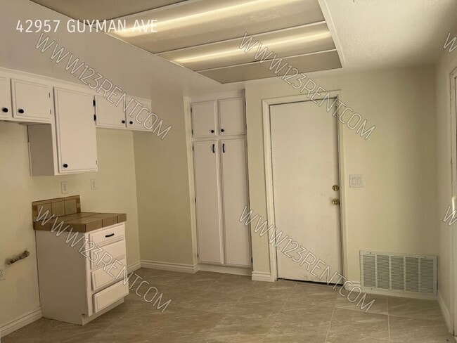 Building Photo - 42957 Guyman Ave