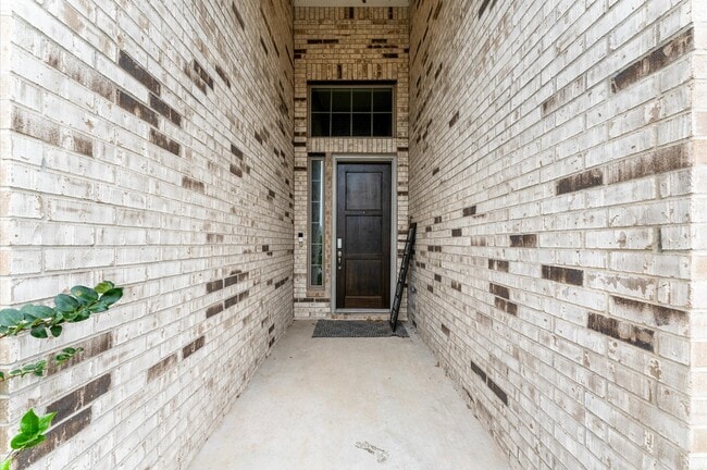 Building Photo - 4734 Franklin Way
