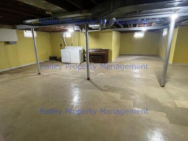 Building Photo - 215 McCready Ave