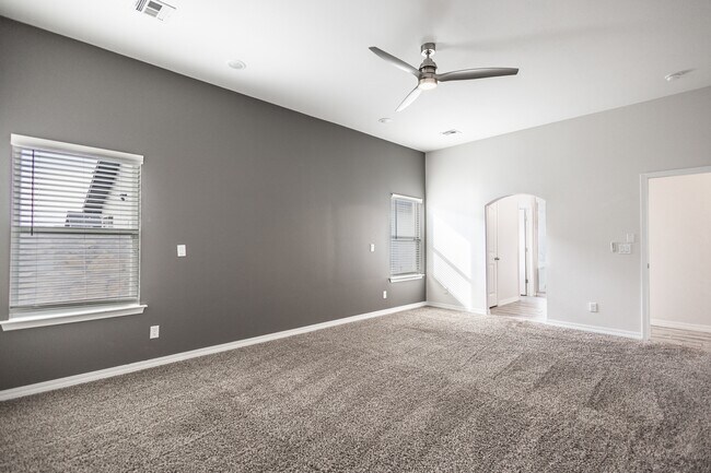 Building Photo - 14852 Mike a Mendoza Ave