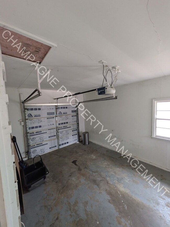 Building Photo - Single Family Home in KC