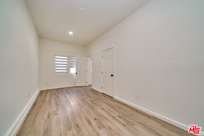 Building Photo - 347 S Highland Ave