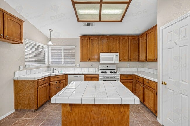 Building Photo - 2713 Mozart Dr