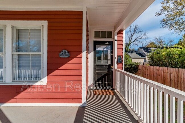 Building Photo - 209 Telfair St