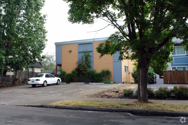 Primary Photo - 4212 SE 15th Ave