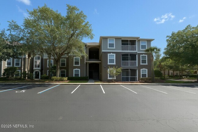 Building Photo - 10550 Baymeadows Rd