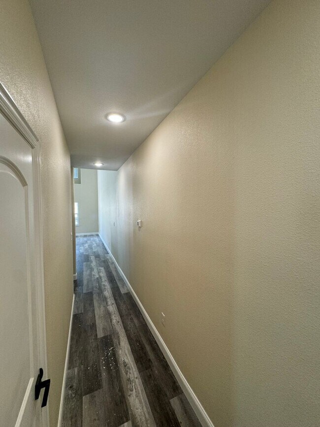 Building Photo - Beautiful modern Townhome in Peaster ISD NO Water Bill -  Fenced Yard - GATED: Spring Move in Spe...