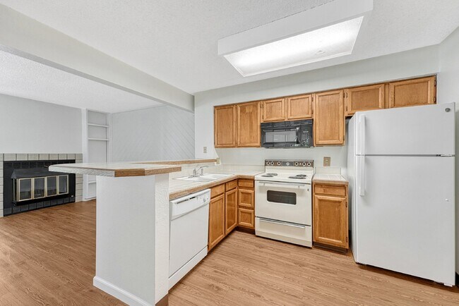 Building Photo - ** MOVE IN SPECIAL** Don't Miss This 1Bed/...