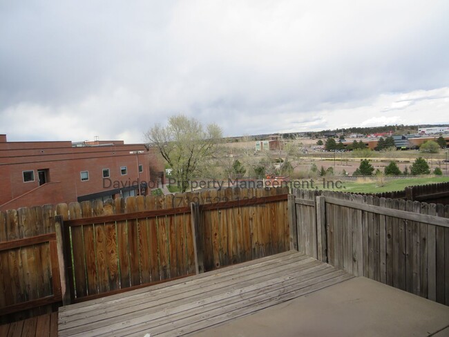 Building Photo - Cozy 2 Bedroom Condo in Rockrimmon