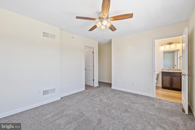 Building Photo - 3015 Sienna Dr