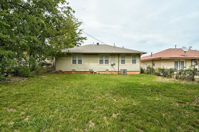 Building Photo - Charming 3-Bedroom Home Near the Capitol –...