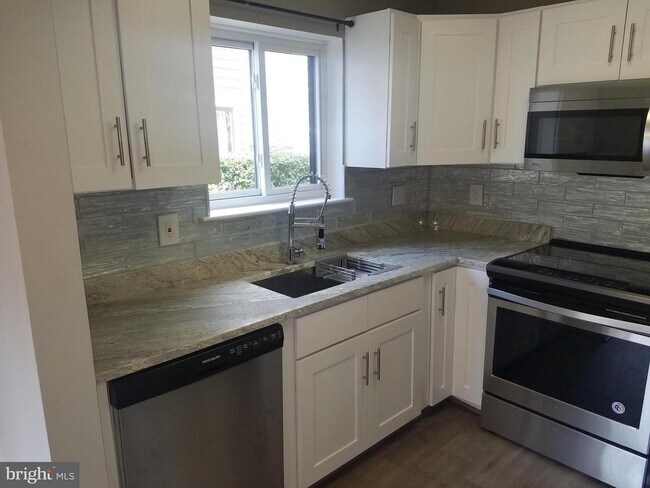 kitchen - 1897A Villaridge Dr
