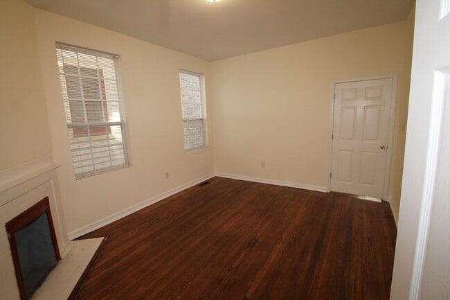 Building Photo - 216 W 38th St