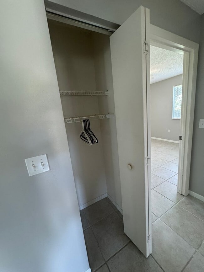 Building Photo - Charming 2/1 Home in Oak Run 55+ Community...