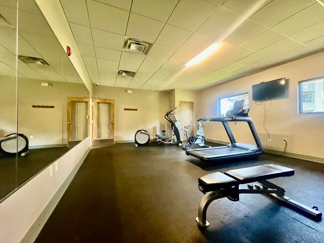 Building Photo - Beautifully updated condo in Winter Park