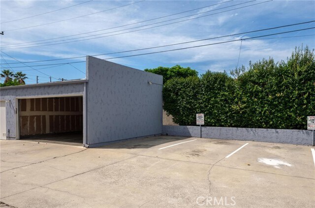 Building Photo - 1229 W 223rd St