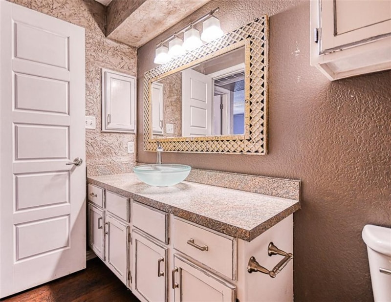 Building Photo - 3000 Chautauqua Ave