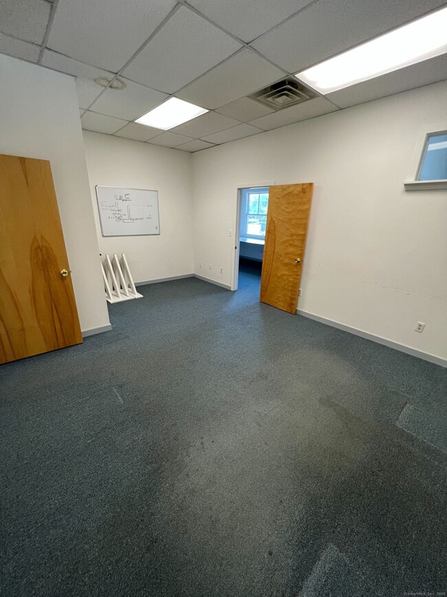 Building Photo - 151 Meadow St