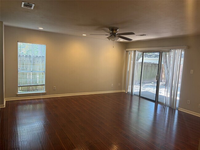 Building Photo - 9 Wolfhound Ln