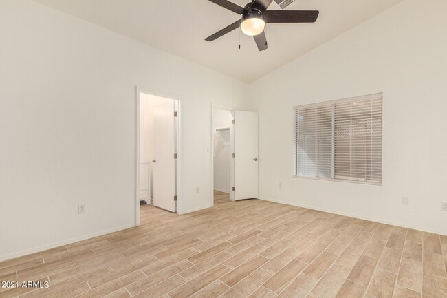 Building Photo - 929 E Saragosa St