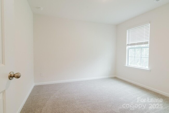 Building Photo - 2226 Redstone Dr