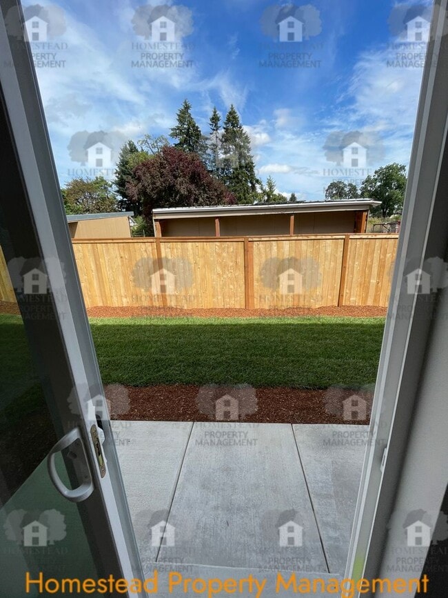 Building Photo - 186-188 SE Lacreole Dr