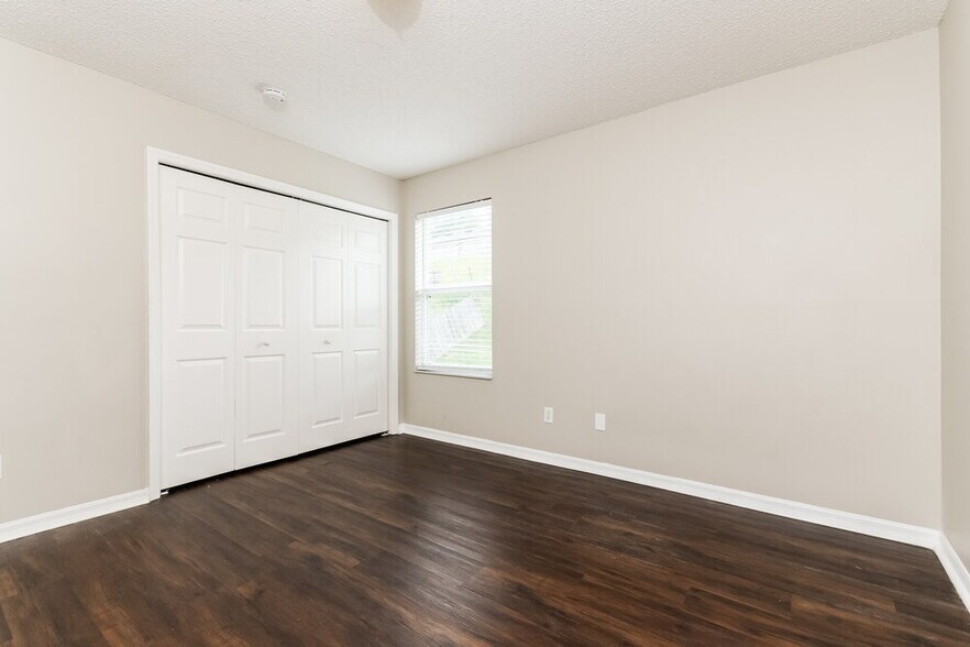 Building Photo - 2015 Country Brook Ave