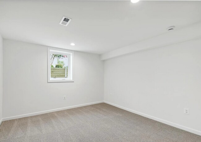 Building Photo - 5522 Lanham Way