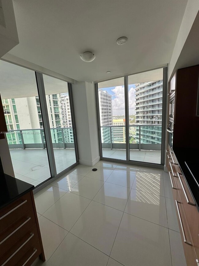 Building Photo - 1331 Brickell Bay Dr