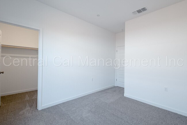 Building Photo - 4 Bedroom, 2 Bath Home with Solar in the Southwest - $2495 Per Month!