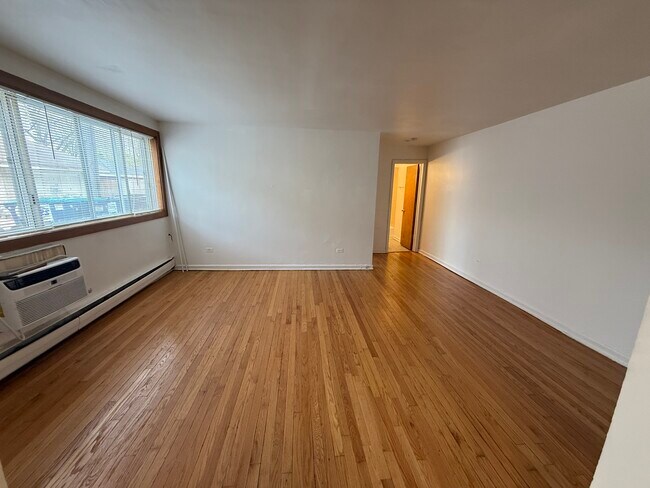 Building Photo - 1408 W Juneway Terrace