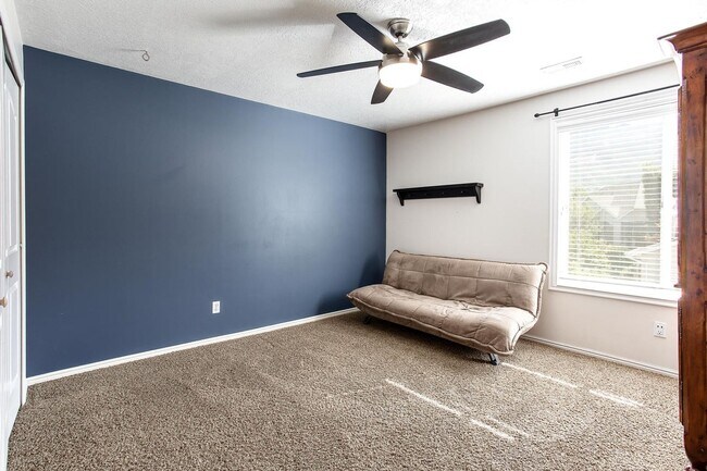 Building Photo - Bright and Spacious Living in Willow Creek