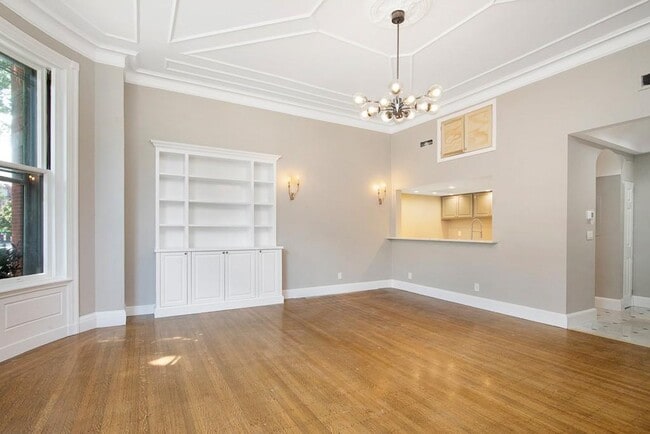 Building Photo - 352 Beacon St