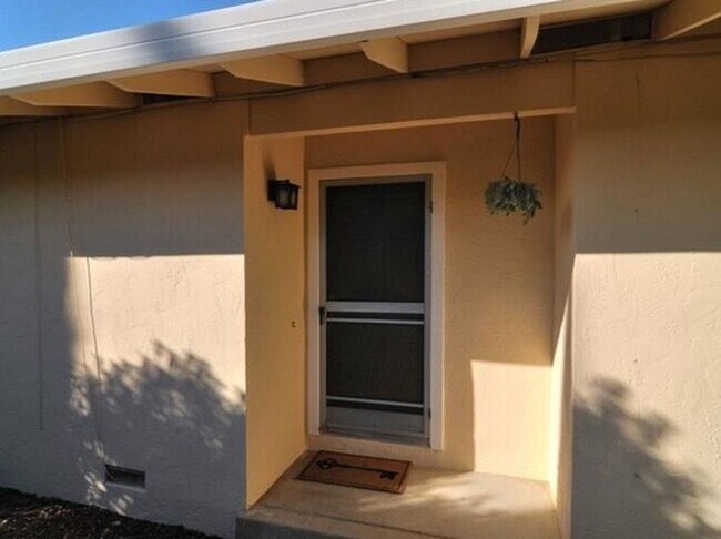 Building Photo - 415 Pinehurst Ave