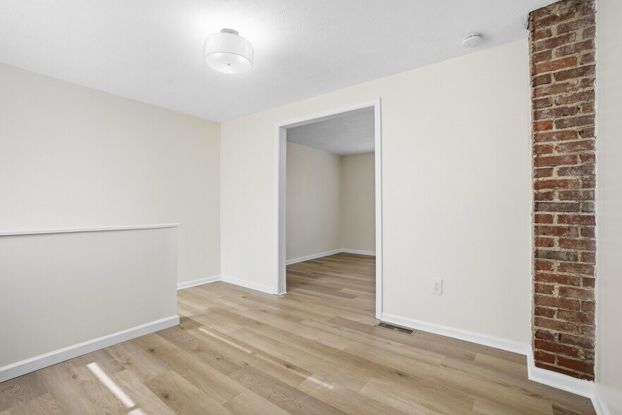 Building Photo - 437 5th St