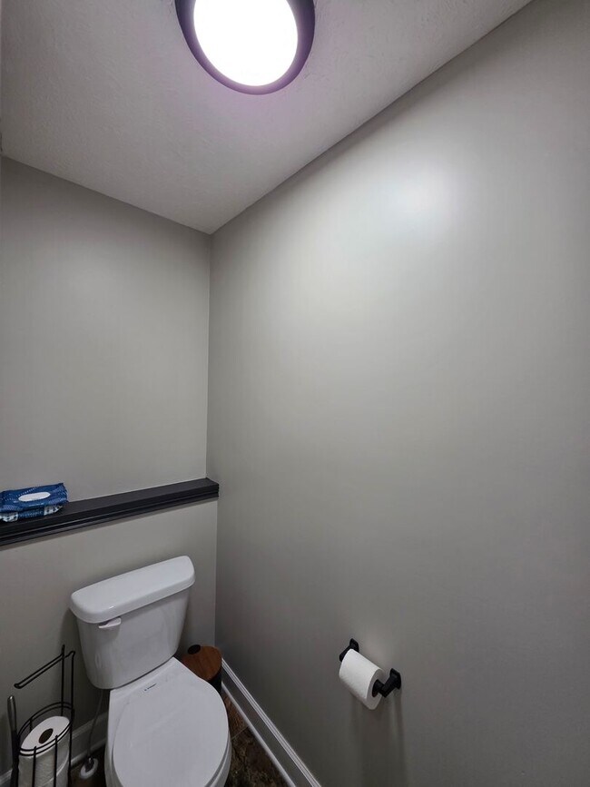 Building Photo - Charming 2-Story Home Available This Novem...
