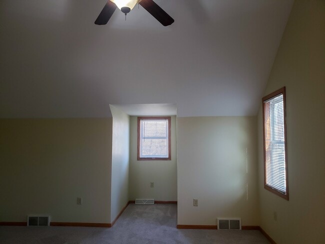 Building Photo - 1323 W Main St