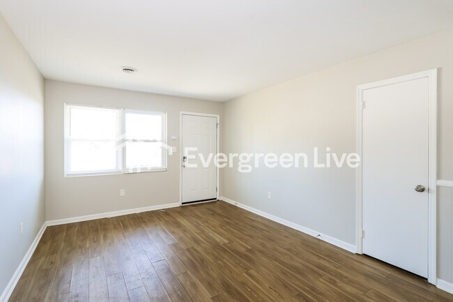 Building Photo - 2508 Dexter Rd