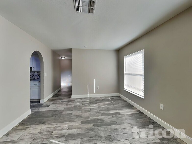 Building Photo - 10391 Lear St