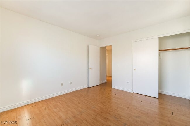 Building Photo - 11000 Vallerosa St