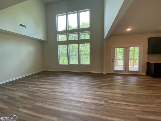 Building Photo - 5595 Mirror Lake Dr